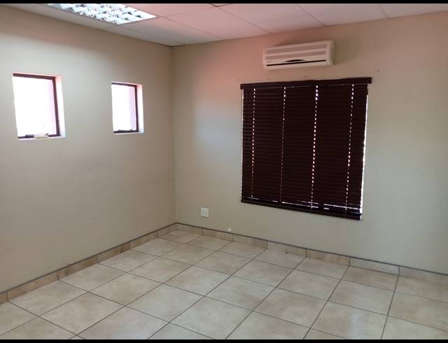 284M² BUSINESS FOR SALE IN BO-DORP